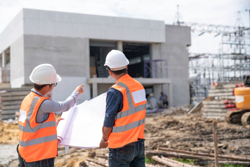 Equipo de Servicios MACO trabajando en un proyecto de construcción.